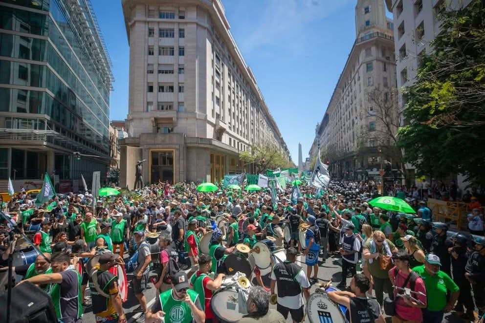EL GOBIERNO DESCONTAR&Aacute; EL D&Iacute;A A QUIENES ADHIEREN AL PARO CONTRA LA REFORMA LABORAL.