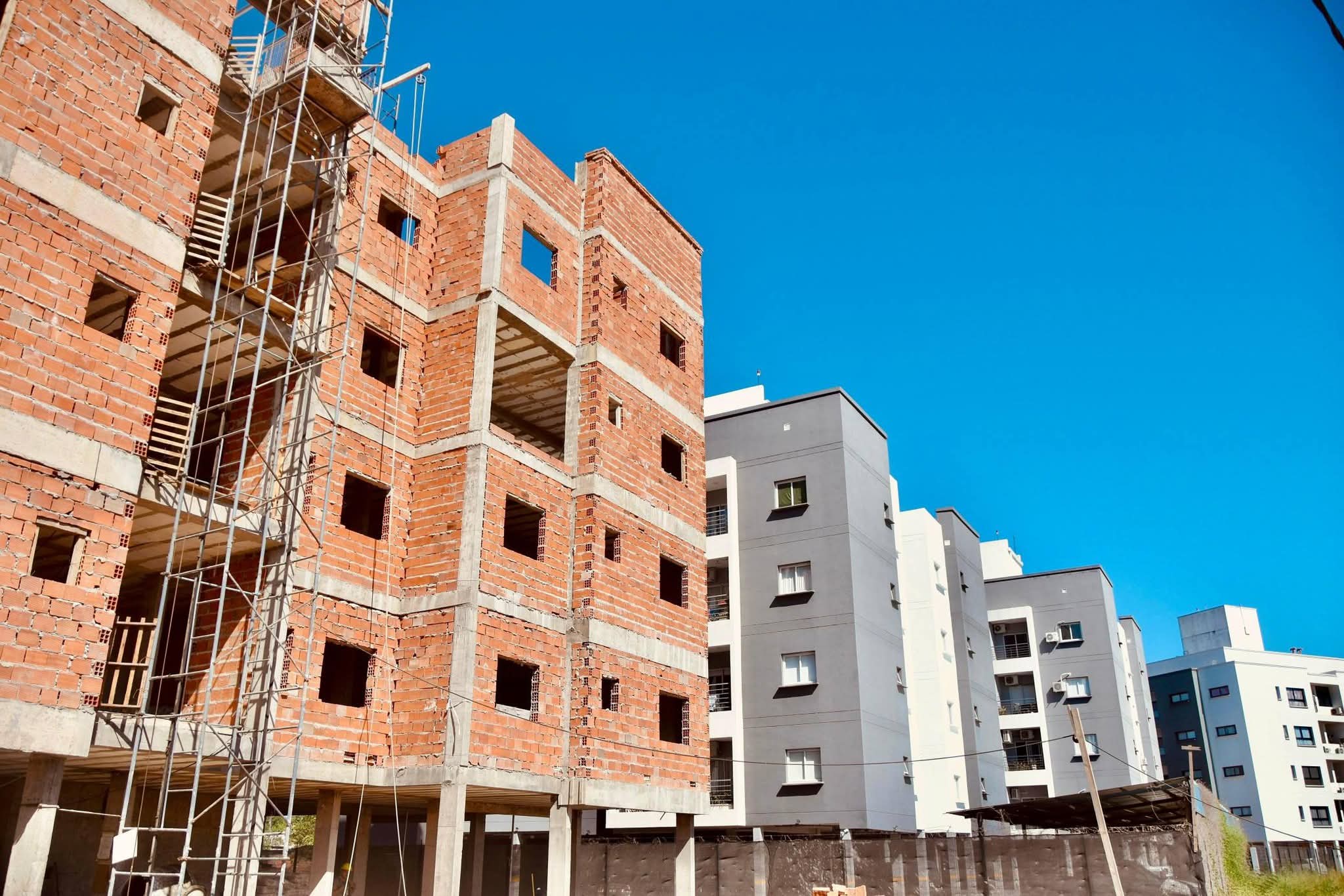 AVANZA EL EDIFICIO PIACENTINI: 24 FAMILIAS M&Aacute;S, CERCA DE SU VIVIENDA PROPIA.