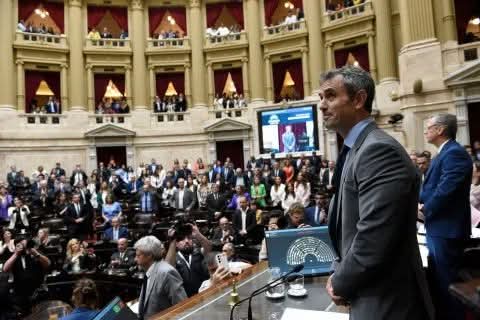 EL OFICIALISMO CONSIGUI&Oacute; QU&Oacute;RUM: SE DEBATE EN DIPUTADOS LA REFORMA LABORAL.