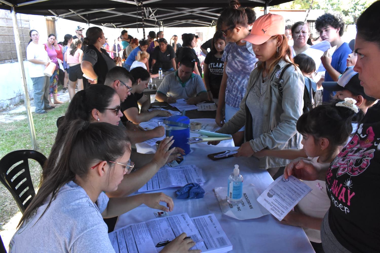 BARRIO G&Uuml;IRALDES: M&Aacute;S DE 300 VECINOS FUERON ATENDIDOS DURANTE EL OPERATIVO DE ABORDAJE TERRITORIAL.