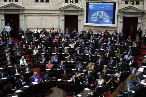 DIPUTADOS APROBARON LA REFORMA LABORAL, PERO VOLVER&Aacute; AL SENADO PARA SER SANCIONADA.