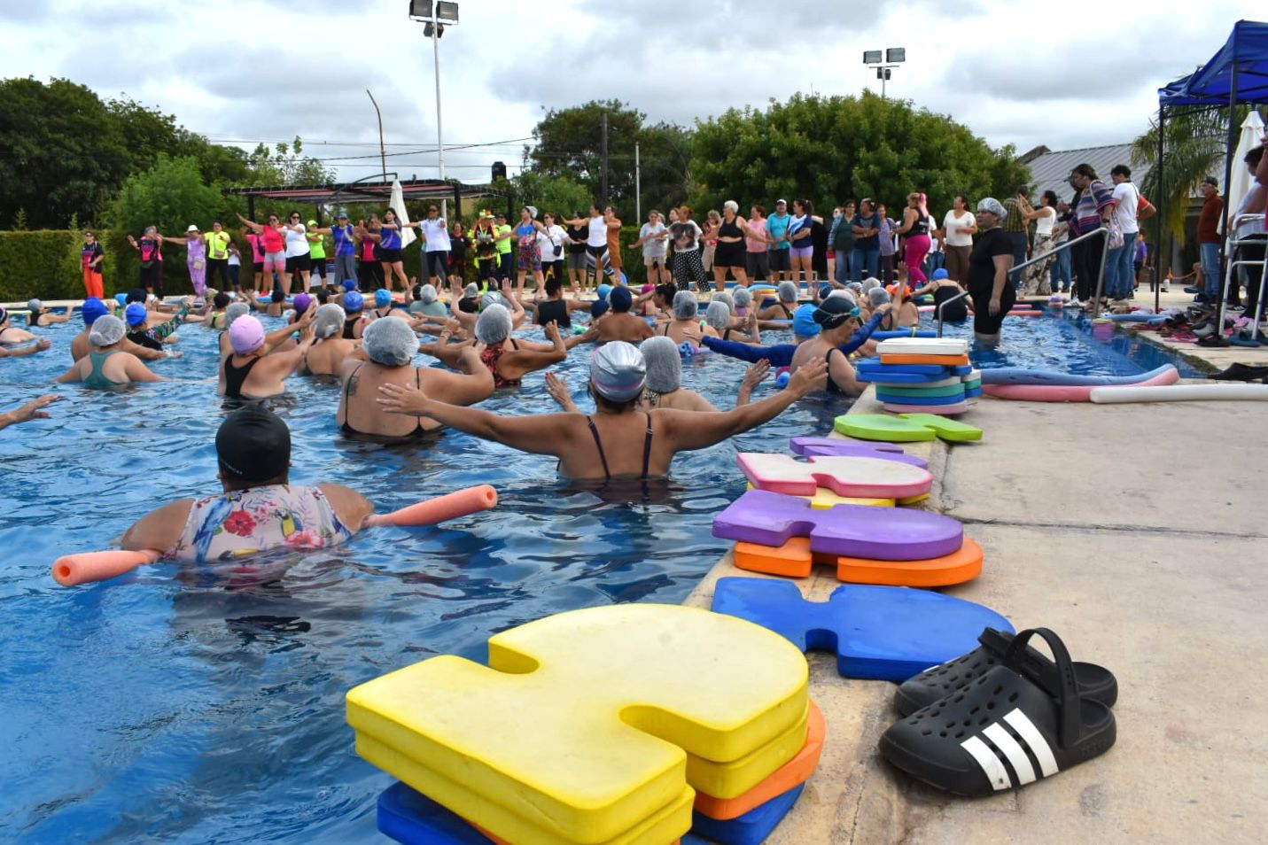 M&Aacute;S DE 400 ADULTOS MAYORES SE SUMARON AL CIERRE DE LA COLONIA DE VERANO, EN EL JAIME ZAPATA.
