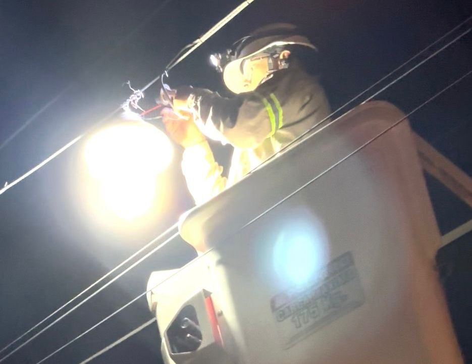 SECHEEP AVANZA CON EL PLAN DE RECUPERACI&Oacute;N DEL ALUMBRADO P&Uacute;BLICO EN DISTINTOS SECTORES DE RESISTENCIA.