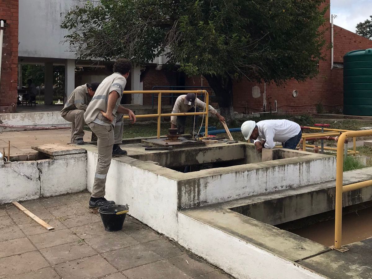 TRABAJOS EN EL PRIMER ACUEDUCTO DEL INTERIOR PARA GARANTIZAR EL ABASTECIMIENTO DE AGUA.