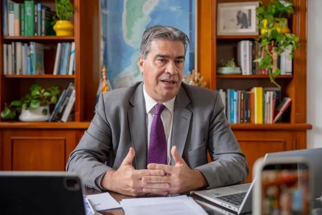 EN NUESTRA GESTI&Oacute;N LOS DOCENTES ERAN BIEN PAGADOS Y SU SALARIO LE GANABA A LA INFLACI&Oacute;N.