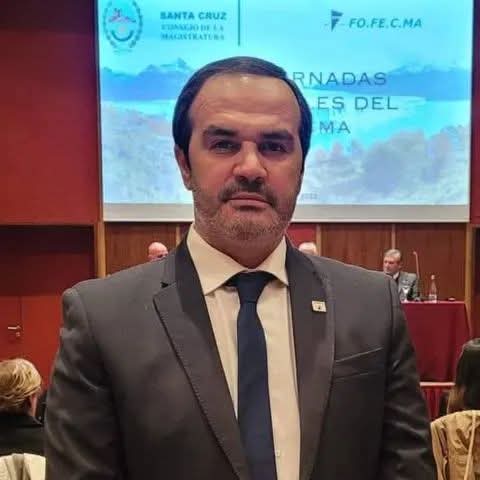 EL DIPUTADO REGUERA CRUZ&Oacute; A PEREZ PONS: "LLENARON DE PLATA A PIQUETEROS ASESINOS".