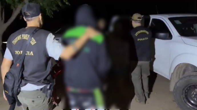 J.J CASTELLI: EN UN ALLANAMIENTO AGENTES SECUESTRARON CASI 100 GRAMOS DE COCA&Iacute;NA Y UN ARMA DE FUEGO.