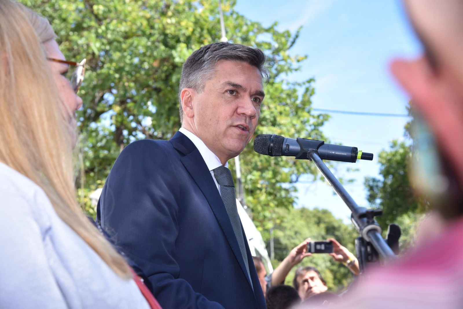 ZDERO, DESPUÉS DEL DISCURSO: “VÍ CARTELES LEVANTADOS, PENSÉ QUE ERAN PEDIDOS DE DISCULPAS AL PUEBLO CHAQUEÑO”.