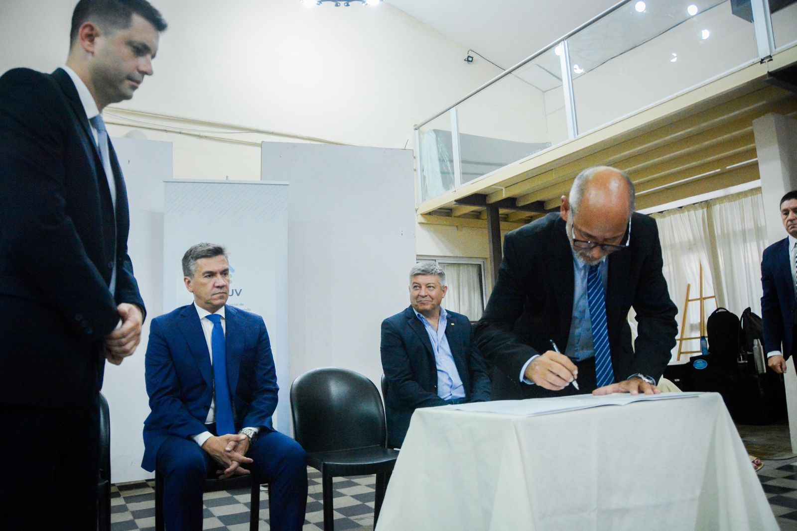 SAENZ PEÑA: EL GOBERNADOR ENTREGÓ  TÍTULOS DE PROPIEDAD A 30 FAMILIAS.