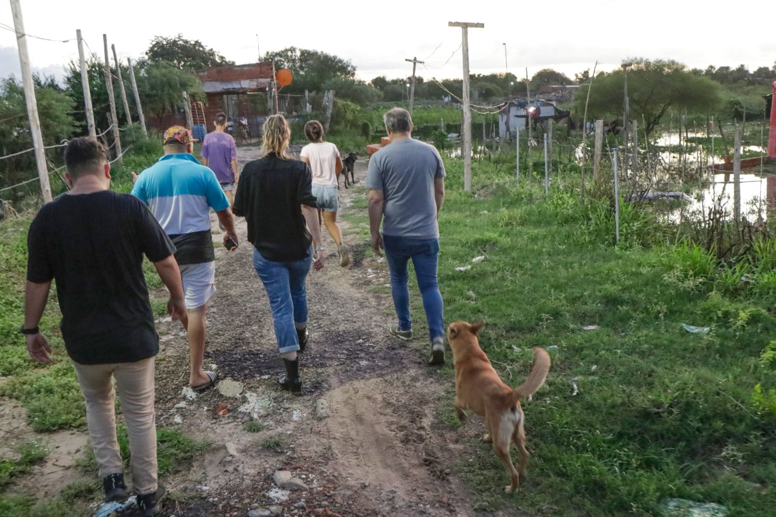 EL GOBIERNO PROVINCIAL CONTINÚA RECORRIENDO LOS BARRIOS Y ASISTIENDO A FAMILIAS AFECTADAS POR EL TEMPORAL.
