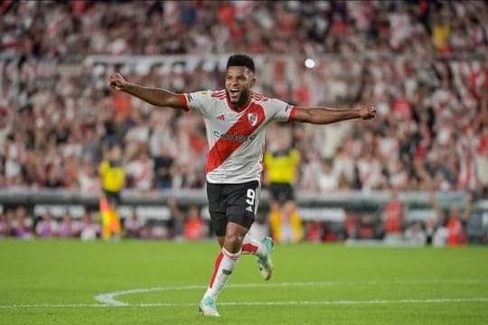 RIVER VENCIÓ A INDEPENDIENTE DE RIVADAVIA Y SE METIÓ EN EL LOTE DE LOS LÍDERES DE SU ZONA EN LA COPA DE LA LIGA. 
