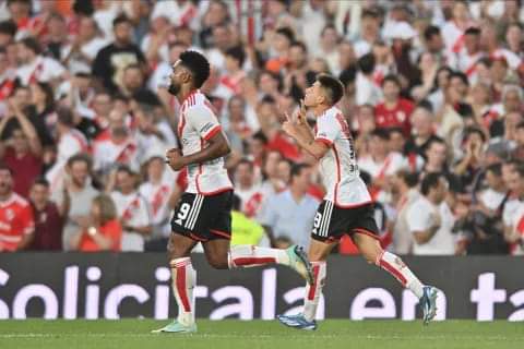 GAMBETA, GOLAZO Y EMOCIÓN: ASÍ FUE EL PRIMER TANTO DEL DIABLITO ECHEVERRI EN LA PRIMERA DE RIVER PLATE.