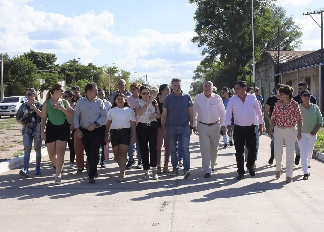 ZDERO EN LAGUNA LIMPIA: INAUGURÓ OBRAS EN EL POLIDEPORTIVO MUNICIPAL Y LA ESCULTURA DE LA MUJER.