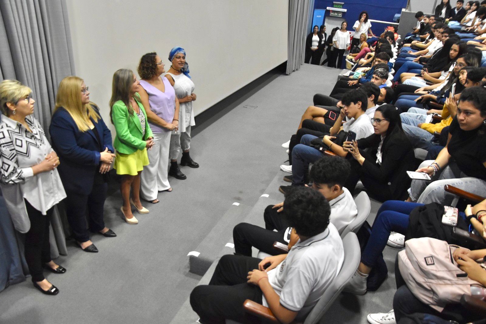POR EL MES DE LA MUJER, NAIDENOFF PARTICIPÓ DEL CINE DEBATE SOBRE LA TRATA DE PERSONAS JUNTO A ESTUDIANTES SECUNDARIOS.