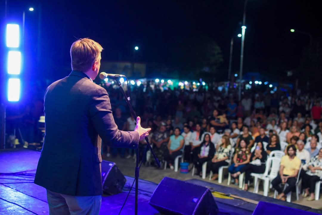 EL GOBERNADOR ZDERO ACOMPAÑÓ EL ANIVERSARIO 90 DE TACO POZO.
