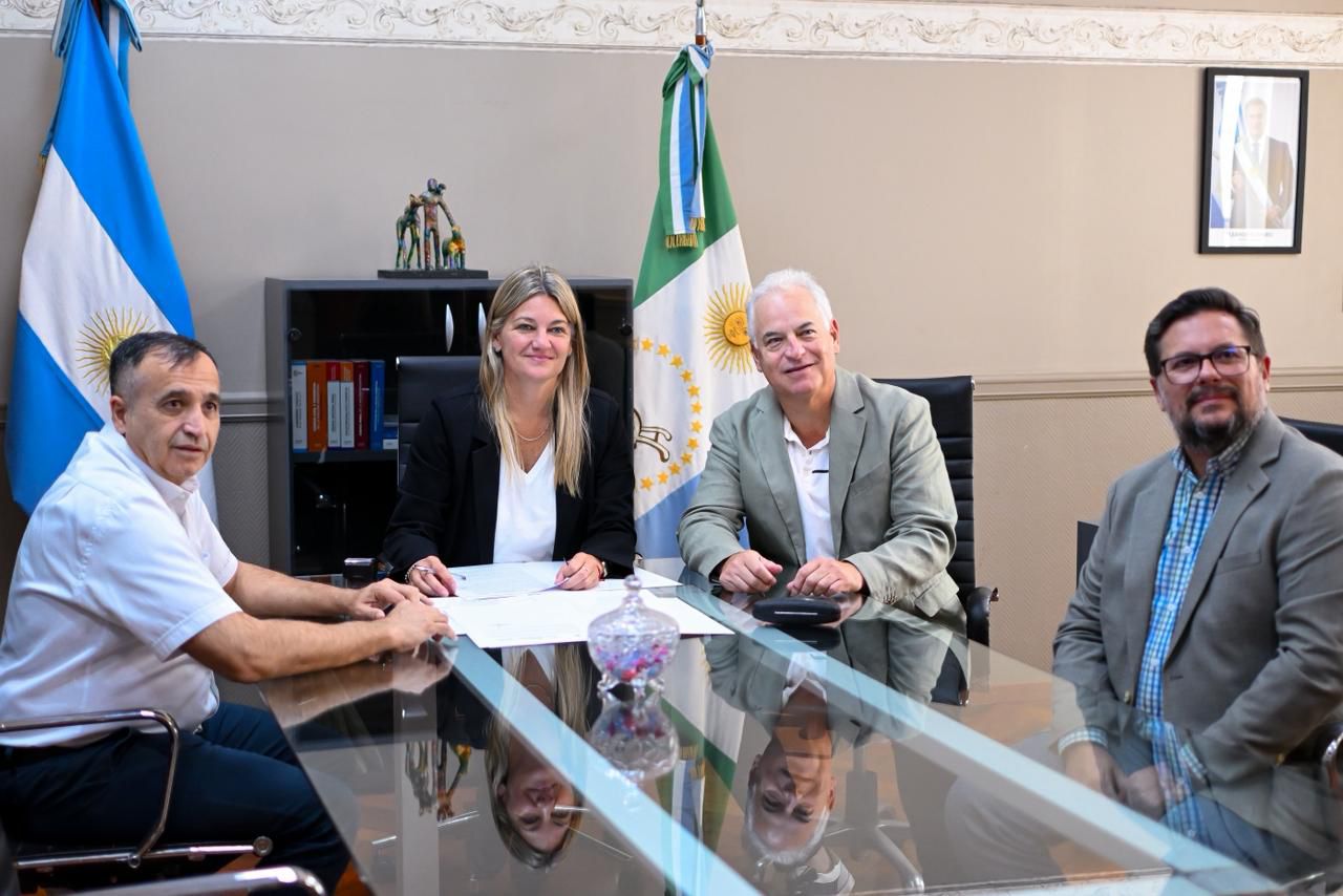 FIRMAN CONVENIO PARA INICIAR LA LICITACI&Oacute;N DE LA OBRA DEL CENTRO ODONTOL&Oacute;GICO SANTA APOLONIA.