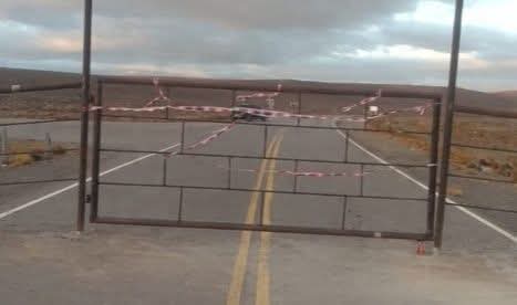 UN TERRATENIENTE NORTEAMERICANO CERR&Oacute; UNA RUTA PROVINCIAL DE CHUBUT CON UNA TRANQUERA.