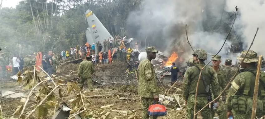 UN AVI&Oacute;N MILITAR SE ESTRELL&Oacute; EN COLOMBIA: HAY 8 MUERTOS