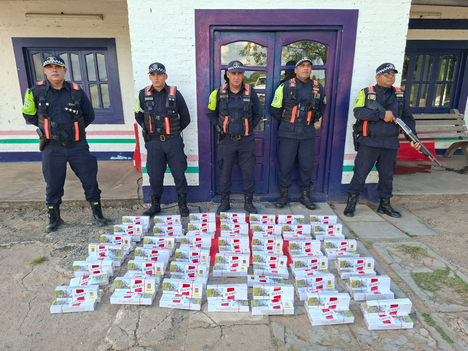SECUESTRARON CIGARRILLOS DE CONTRABANDO, CAMION CON PEDIDO ACTIVO E INCAUTARON MAS DE 100 MOTOCICLETAS.