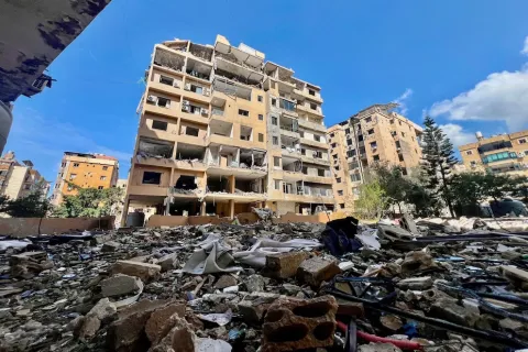 ISRAEL ATAC&Oacute; CUARTELES DE HEZBOLLAH EN BEIRUT Y CORT&Oacute; RUTAS DE ARMAS.