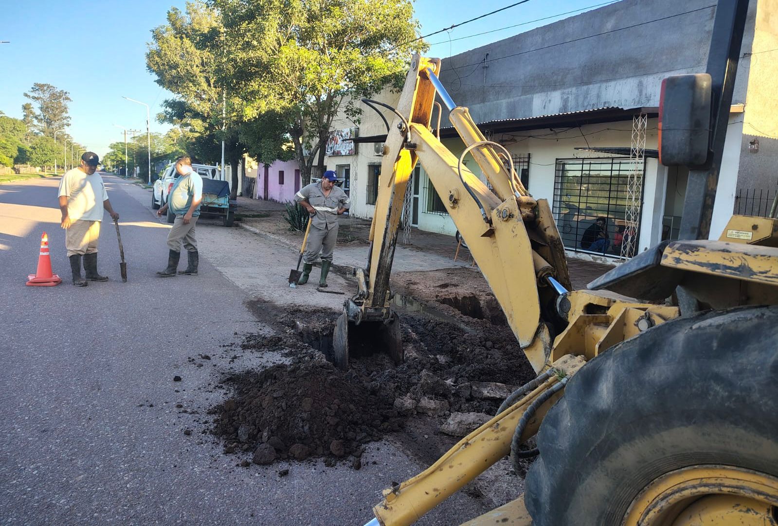 LOS FRENTONES: SAMEEP REALIZ&Oacute; UN AMPLIO OPERATIVO PARA MEJORAR EL SERVICIO DE AGUA.