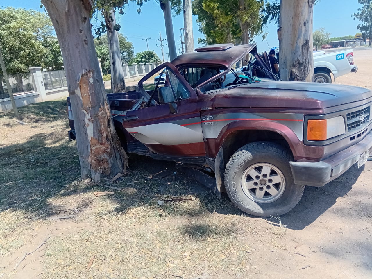 CHARATA: UN CONDUCTOR RESULT&Oacute; LESIONADO TRAS CHOCAR CONTRA UN &Aacute;RBOL EN LA RUTA 89.