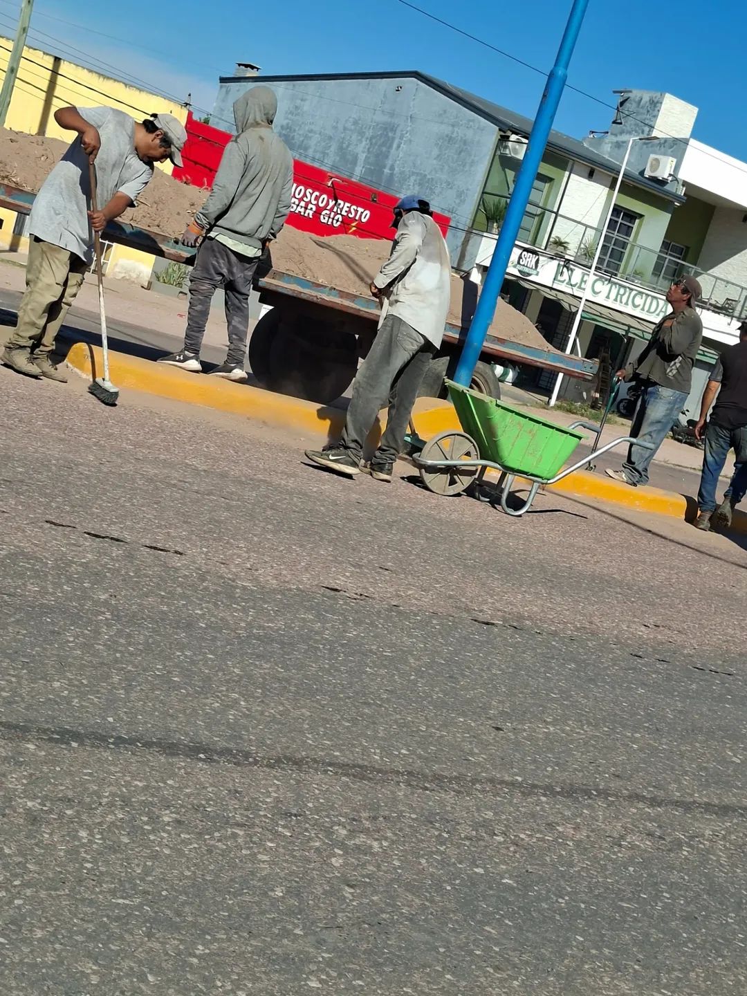MUNICIPIO DE MIRAFLORES CONTIN&Uacute;A CON LOS TRABAJOS DE MANTENIMIENTO Y LIMPIEZA DE ESPACIOS P&Uacute;BLICOS. 