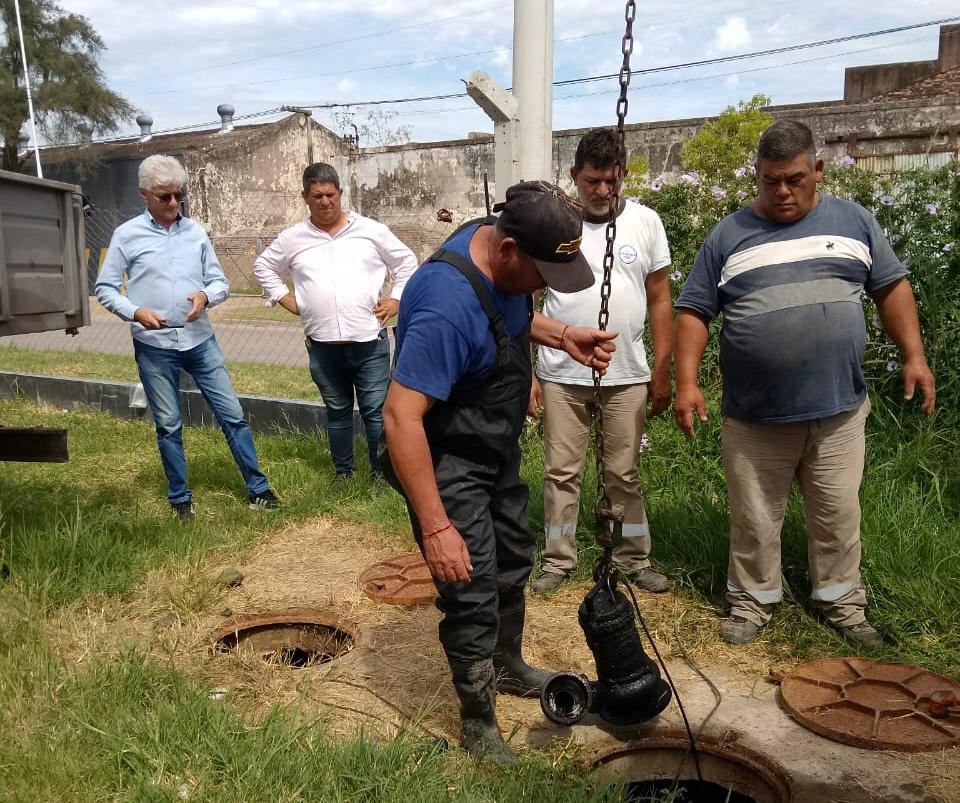CON EL OBJETIVO DE OPTIMIZAR EL SERVICIO, SAMEEP INSTAL&Oacute; NUEVA BOMBA EN POZO CLOACAL DE S&Aacute;ENZ PE&Ntilde;A.