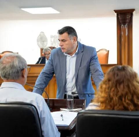 ARADAS SE SUM&Oacute; AL CRUCE POL&Iacute;TICO Y APUNT&Oacute; CONTRA CAPITANICH POR LOS SENA.