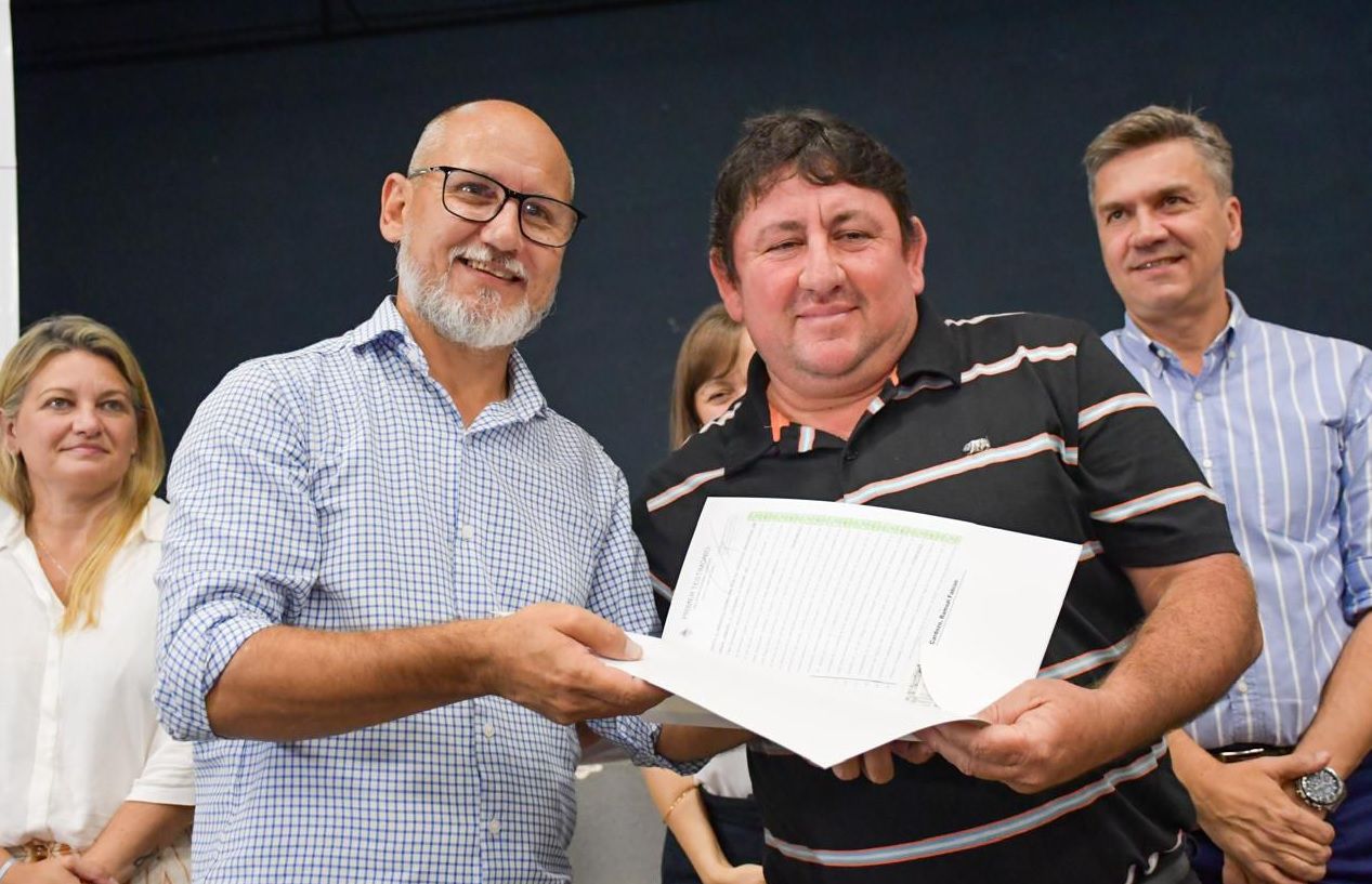 EL IPDUV YA ENTREG&Oacute; M&Aacute;S DE 5.400 T&Iacute;TULOS DE PROPIEDAD EN TODA LA PROVINCIA.