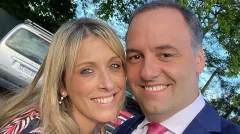 ADORNI TRAS EL ESC&Aacute;NDALO POR EL VISJE CON SU ESPOSA: 