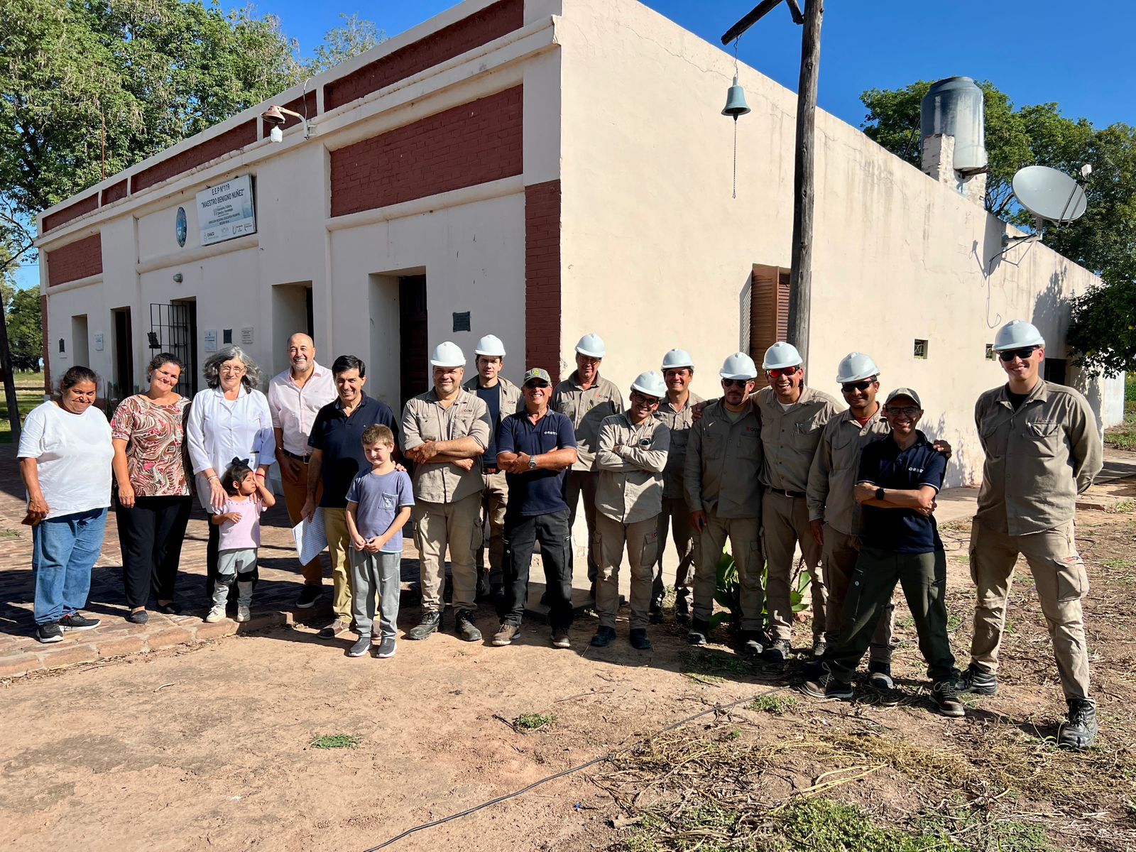 CORZUELA: ECOM CHACO LLEV&Oacute; INTERNET SATELITAL A LA ESCUELA DEL PARAJE PAMPA ZAPPA.