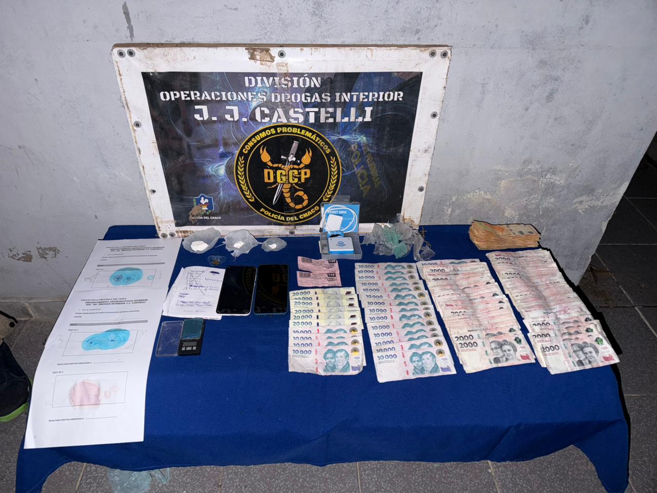 JUAN JOS&Eacute; CASTELLI: TRAS ALLANAMIENTO DETIENEN A DOS J&Oacute;VENES, SECUESTRAN COCA&Iacute;NA Y DINERO.