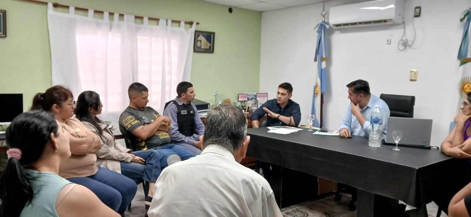 REUNI&Oacute;N CON EL MINISTRO DE GOBIERNO Y REFERENTES DEL LOTE 88 