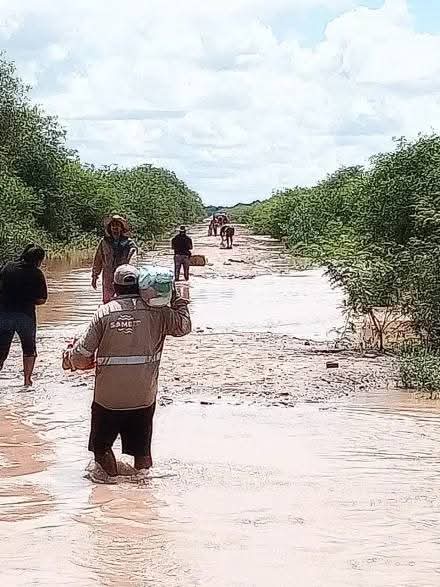 LA CRECIDA DEL RIO BERMEJO AISLA A AL MENOS 20 FAMILIAS EN EL IMPENETRABLE.