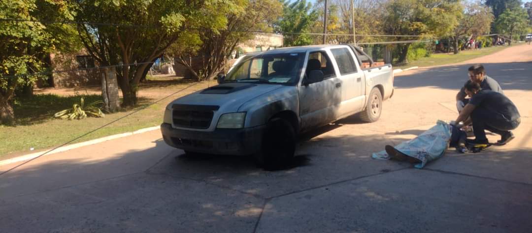 ZAPARINQUI: MUERE UN EMPLEADO MUNICIPAL AL CAER UN POSTE DE LUZ SOBRE SU CAMIONETA. 