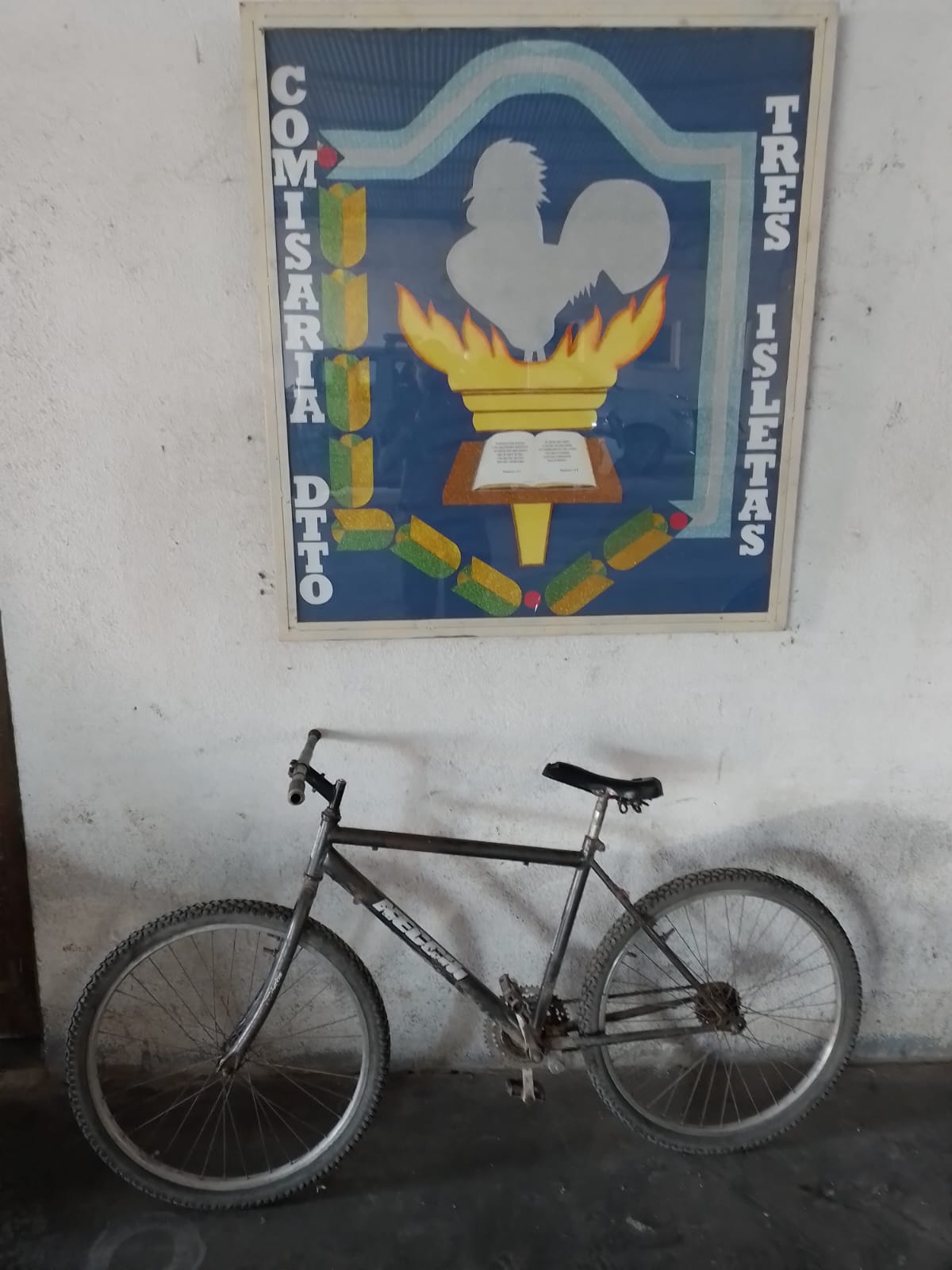TRES ISLETAS:  PERSONAL POLICIAL RECUPERA BICICLETA ROBADA EN BARRIO QUINTA MONZÓN.  