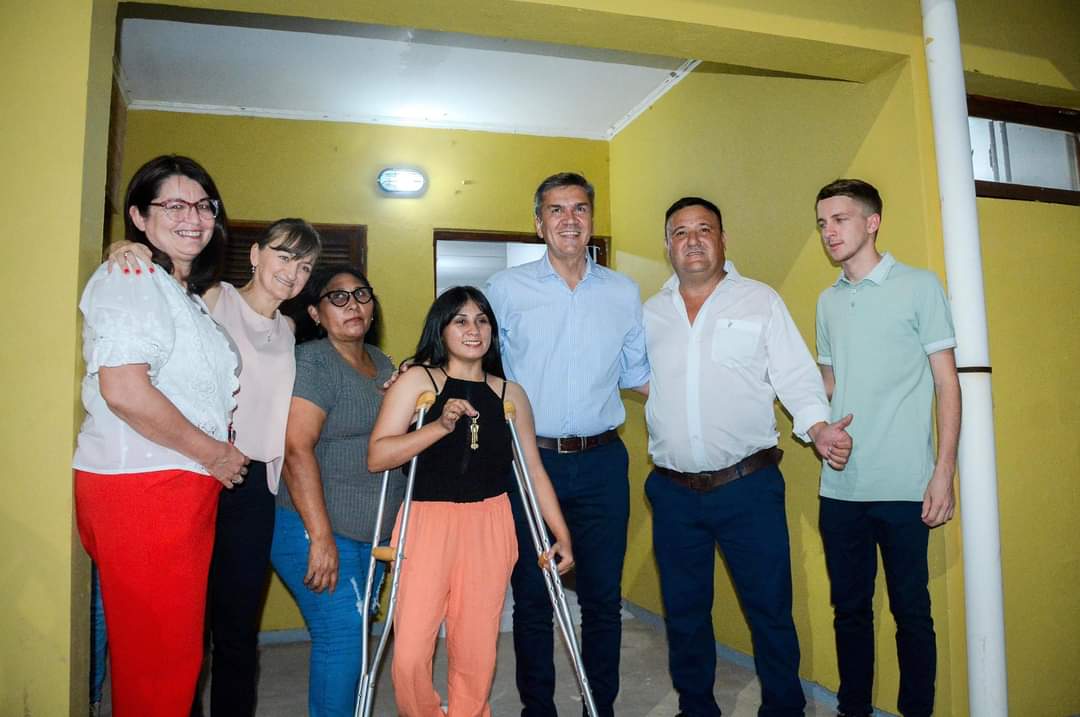 CHOROTIS: EL GOBERNADOR ENTREGÓ UNA VIVIENDA ADAPTADA.