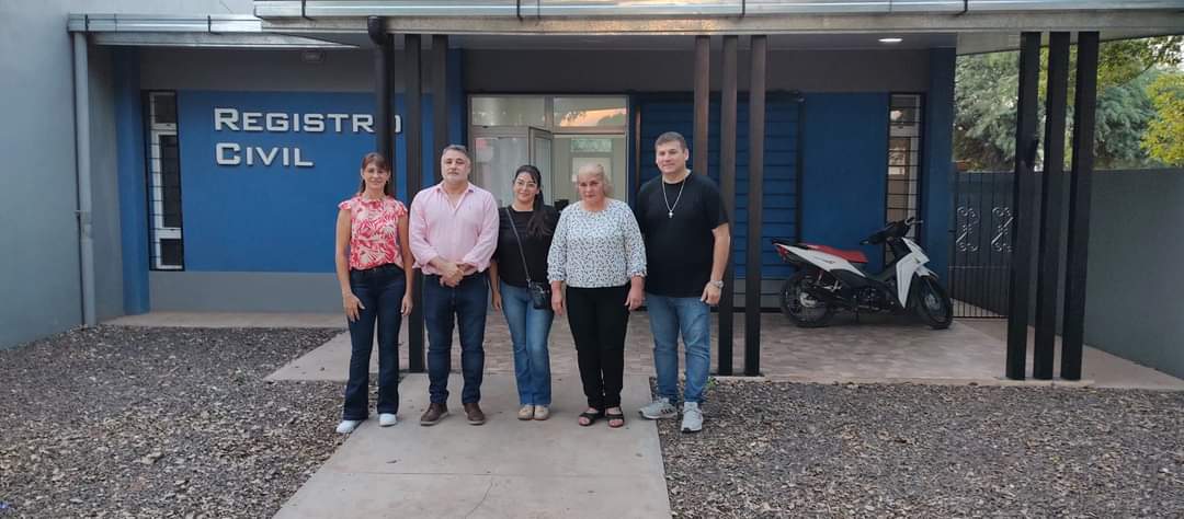 EL MINISTRO DE GOBIERNO JORGE GÓMEZ VISITÓ EL REGISTRO CIVIL DE MIRAFLORES.