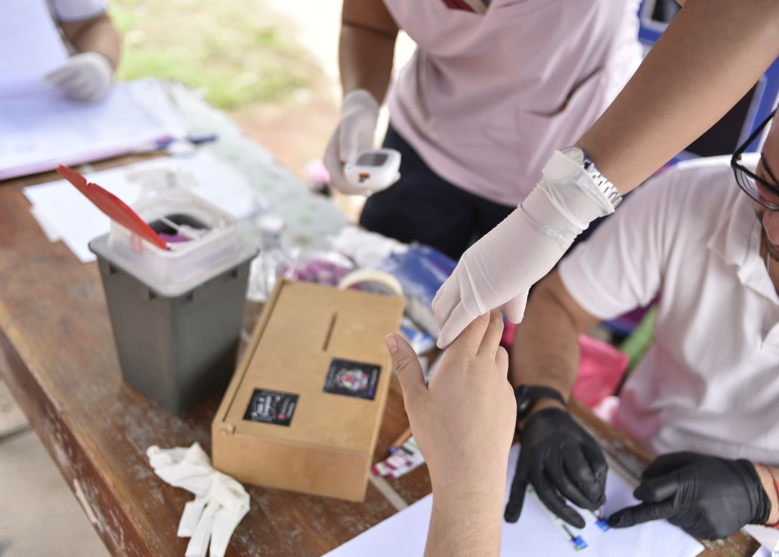 DÍA MUNDIAL DE LA SALUD: ENTREGA DE ECO REPELENTES, TESTEOS Y VACUNACIÓN DESDE EL LABORATORIO CENTRAL.