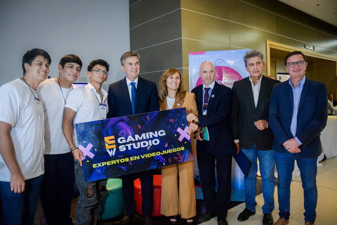 EL GOBERNADOR ZDERO ENCABEZÓ EL CIERRE DE LA CUMBRE CHAQUEÑA DE CIENCIA, TECNOLOGÍA E INNOVACIÓN.