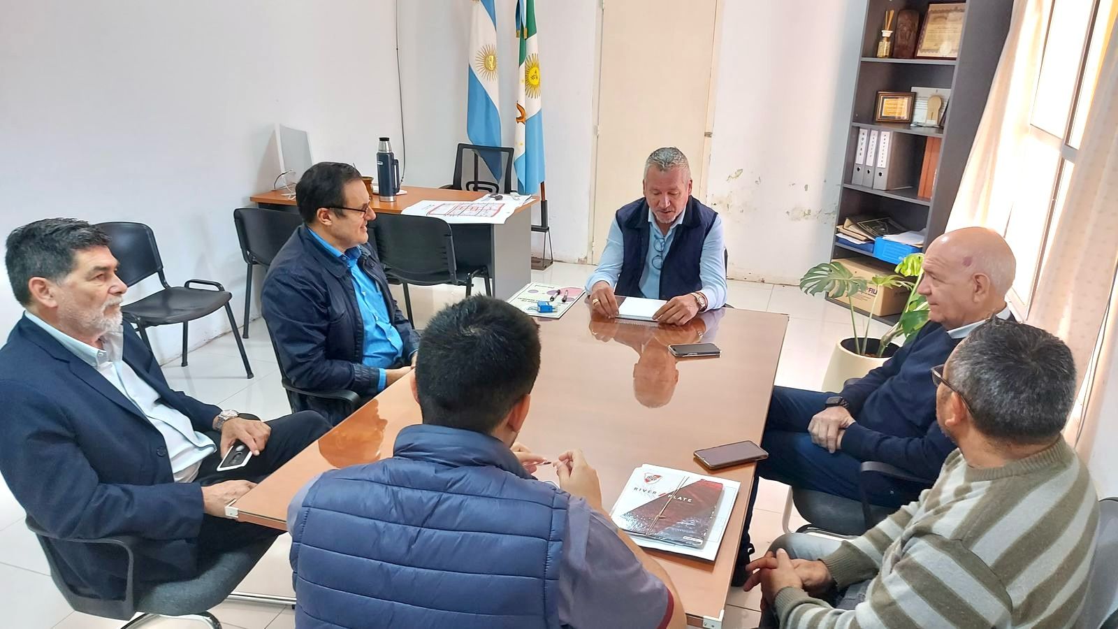 CONCEPCIÓN DEL BERMEJO: SECHEEP Y EL MUNICIPIO TRABAJAN PARA MEJORAR LA RED ELÉCTRICA.