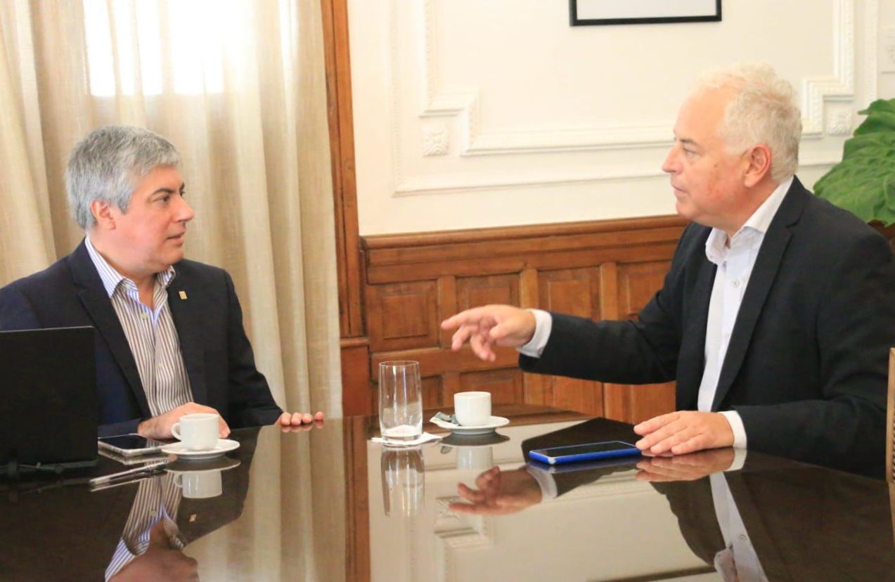COMPROMISO POR EL DESARROLLO REGIONAL: ENCUENTRO ENTRE EL MINISTRO DE INFRAESTRUCTURA DEL CHACO Y EL RECTOR DE LA UNNE.