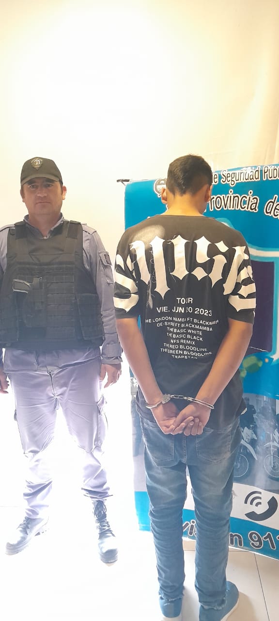 J.J CASTELLI: VENDÍA ELEMENTOS DE DUDOSA PROCEDENCIA EN CHACRA 65 Y QUEDO DETENIDO.