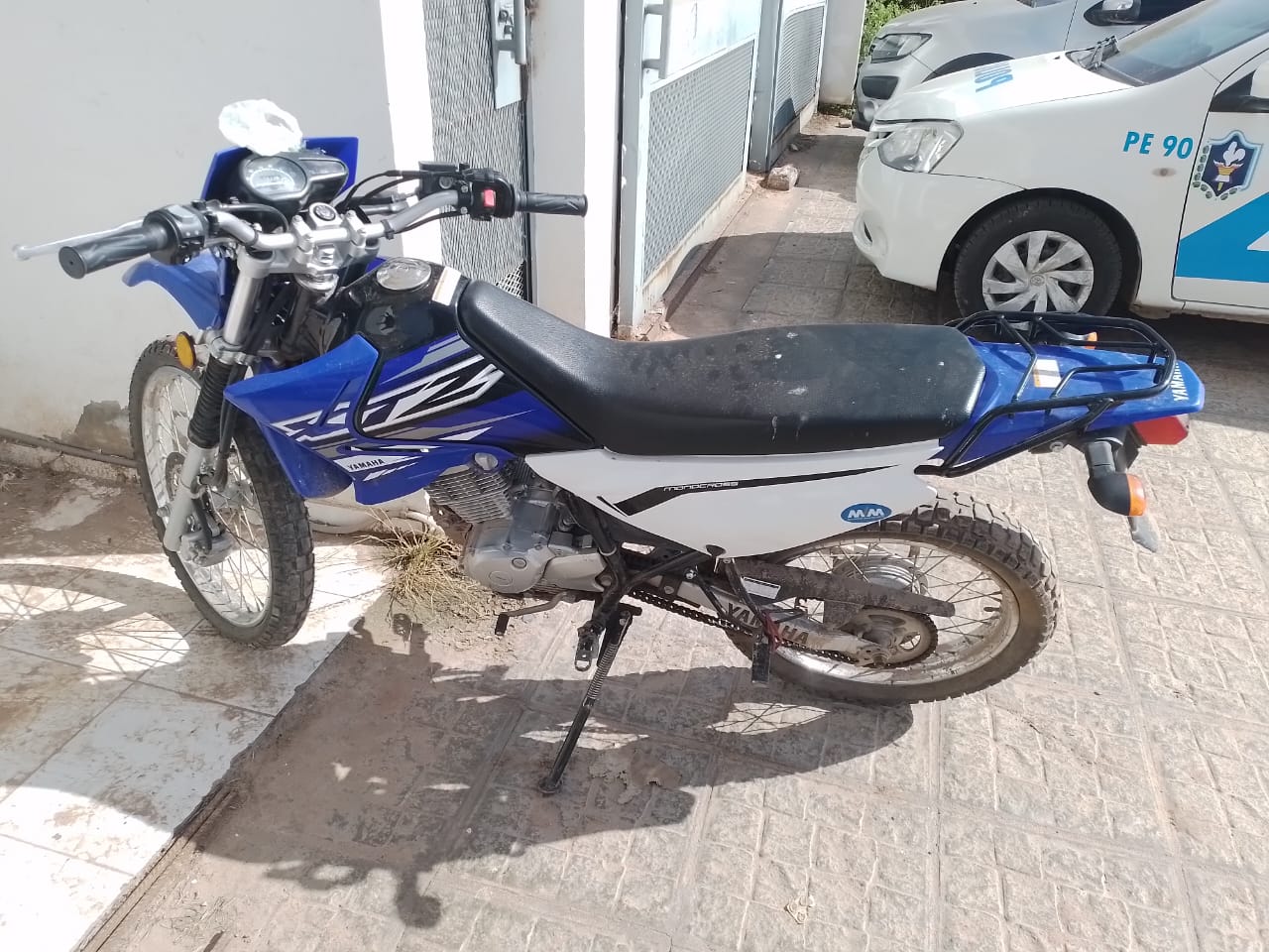 J.J CASTELLI: PERSONAL DEL DEPARTAMENTO 911 RECUPERA MOTOCICLETA ABANDONADA EN LA TERMINAL.DE OMNIBUS. 