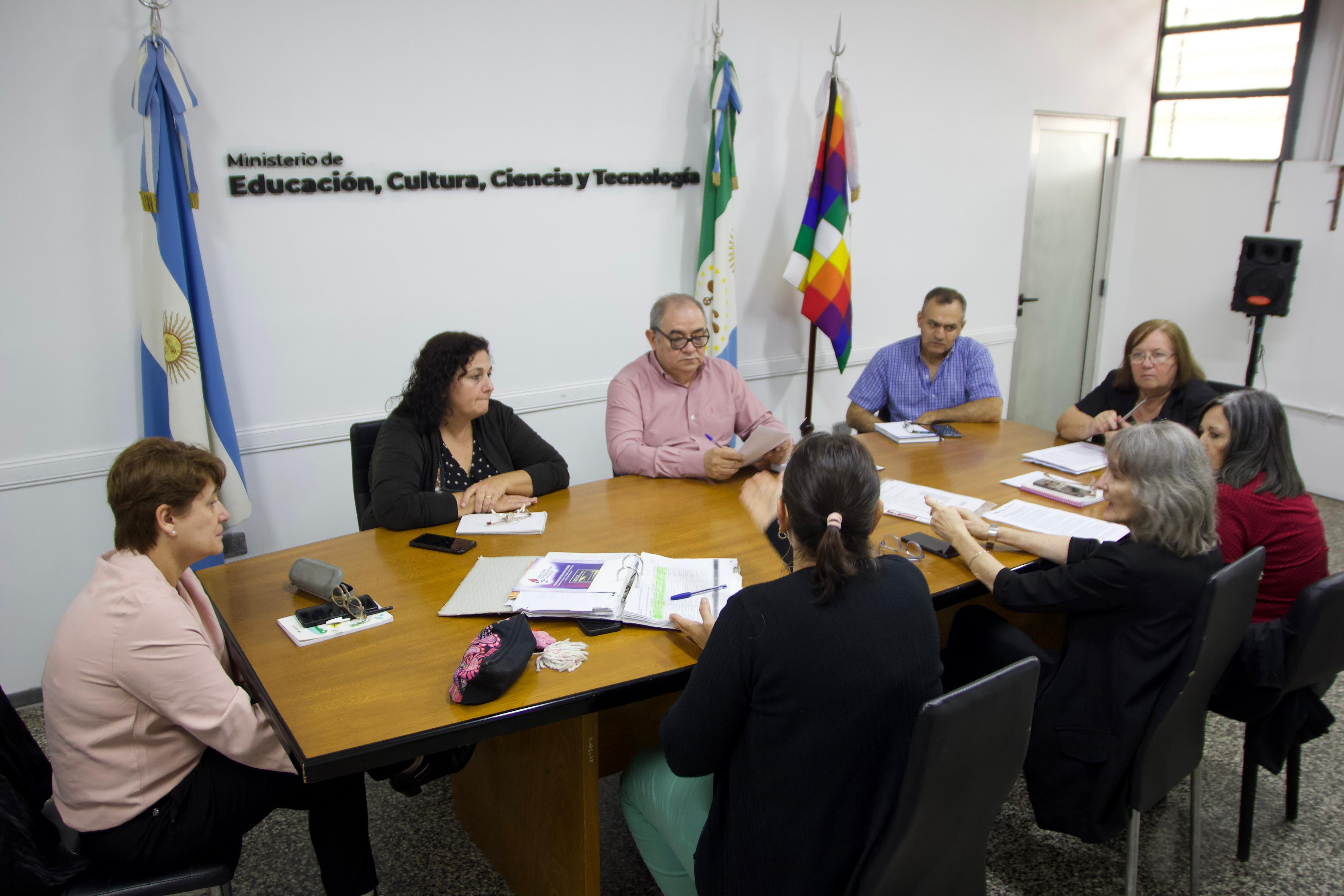 EDUCACIÓN CONVOCARÁ A MESAS TÉCNICAS A SINDICATOS POR  TITULARIZACIÓN DOCENTE.