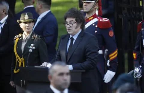 MILEI ENCABEZÓ EL ACTO POR LA GUERRA DE MALVINAS SIN LA PRESENCIA DE SU VICE VILLARRUEL.