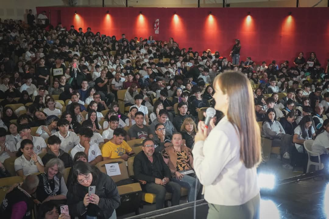 PROGRAMA FORTALEZA: EL GOBIERNO CONVOCÓ A MÁS DE 1000 ESTUDIANTES SECUNDARIOS PARA BRINDAR HERRAMIENTAS SOBRE CONSUMOS PROBLEMÁTICOS.