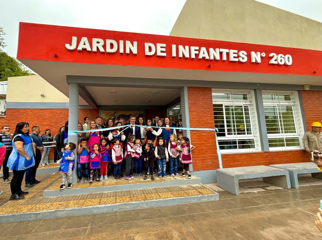 JERARQUIZAR LA EDUCACIÓN: EL GOBERNADOR ZDERO INAUGURÓ EL JARDÍN DE INFANTES N° 260 DE MACHAGAI.