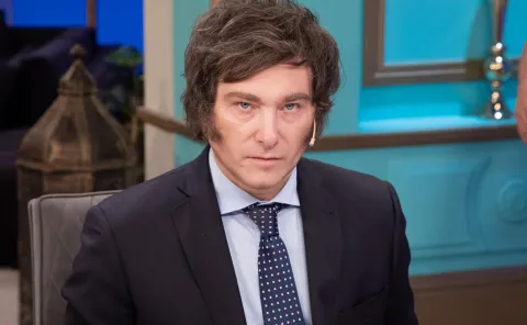 MILEI REDOBLA SUS CR&Iacute;TICAS AL PERIODISMO Y HABLA DE UNA "ASOCIACI&Oacute;N IL&Iacute;CITA".